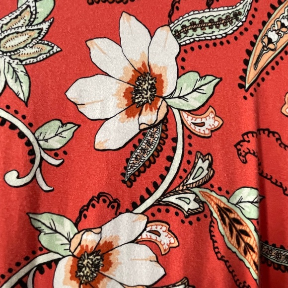 JM Collection Floral Top Size Petite Small - Picture 2 of 3